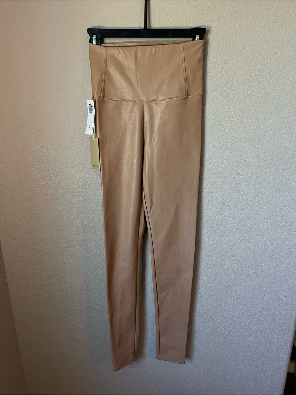 NWT Aritzia Wilfred Free Daria Pant XS Gold Camel Vegan Leather Chic Fall